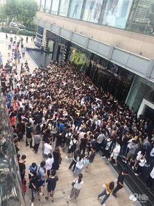 小区内鸣枪示警吃瓜群众,小区内惊现神秘事件