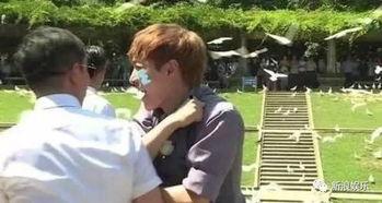 坐在第一排的吃瓜群众,第一排吃瓜群众视角下的精彩瞬间