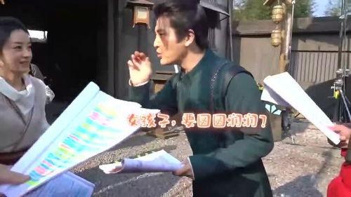 赵丽颖变身吃瓜群众视频,趣味互动引网友热议