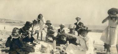 吃瓜群众拍照背景墙,吃瓜群众眼中的时尚潮流